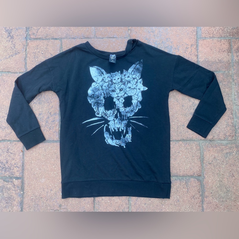 iron fist cat skull top